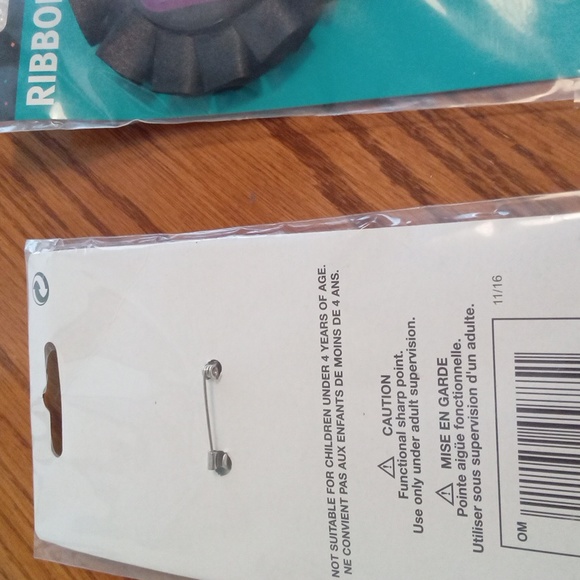 ❤️Any 3 ❤️Items for$10Set of 2 60! Bday Ribbon/Pins. Great for bday celebration! - Picture 3 of 3